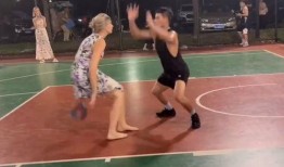 网红爆料打球女生视频,球场风采，青春活力女生篮球视频走红网络