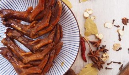 鸭爪爪加工爆料方法视频,视频揭秘传统加工方法