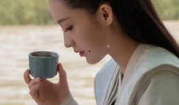 李沁最新资源爆料图片,时尚穿搭尽显优雅魅力